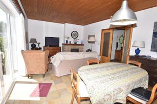 Century21 ImmoNero stelt voor: Uitstekend gelegen in een rustige en groene residentiële wijk, vindt u deze aangename bungalow in goede staat op...