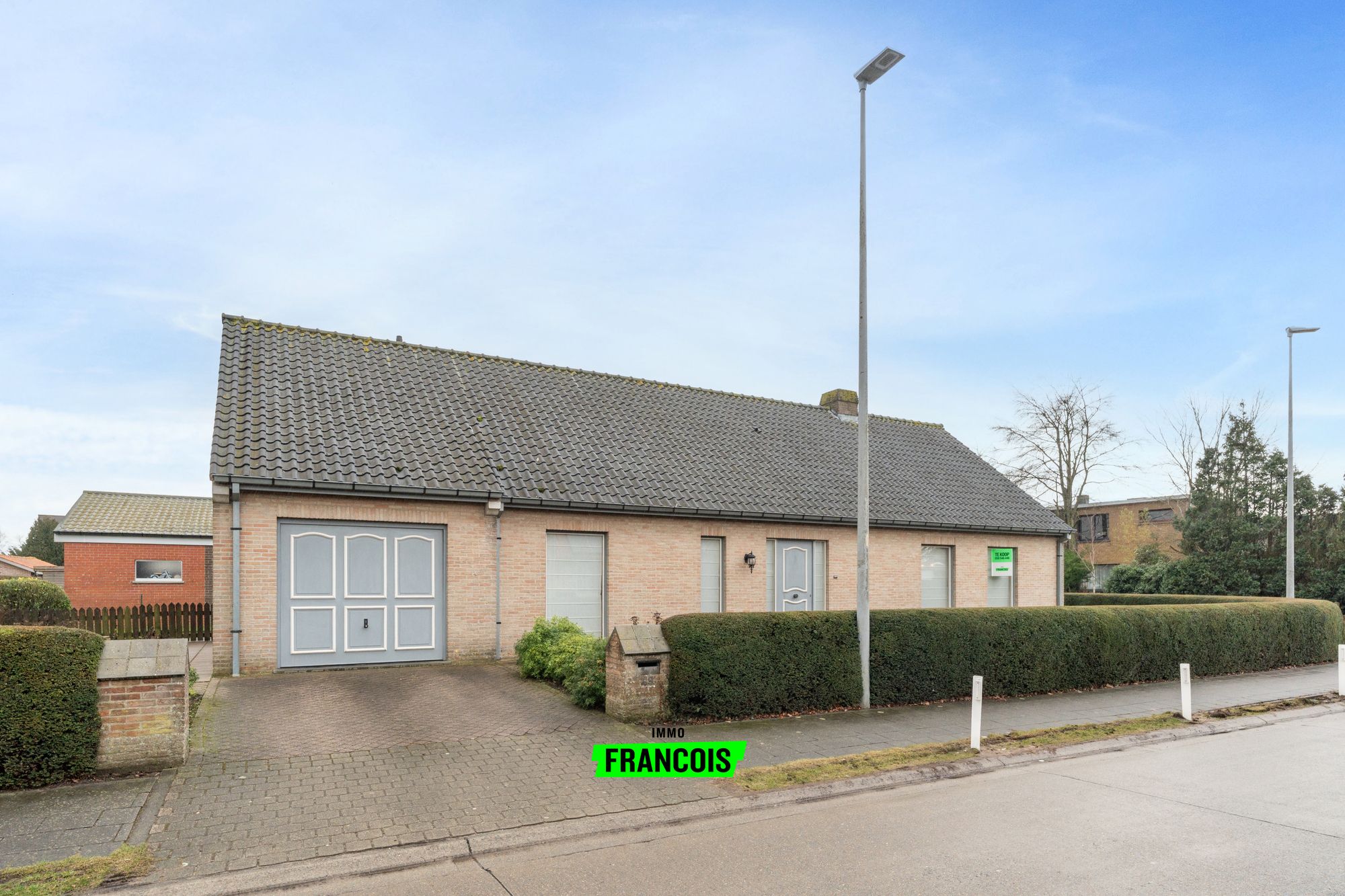 Bungalow met uitbreidingsmogelijkheden in het centrum van Zedelgem - foto 2