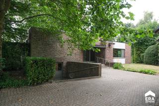Charmante gezinswoning met een grondoppervlakte van 930 m² op rustige locatie!Gezellige woning met 3 slaapkamers en bureelruimte op een rustige...