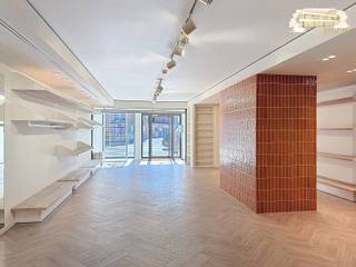 Ben jij op zoek naar een commerciële ruimte op een centrale A-locatie? Deze instapklare handelsruimte van 312 m², gelegen in het hart van...