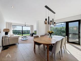 Op zoek naar rust, ruimte en een prachtig uitzicht? Deze charmante bungalow op een perceel van 1000 m² biedt het allemaal. Via de inkomhal kom...