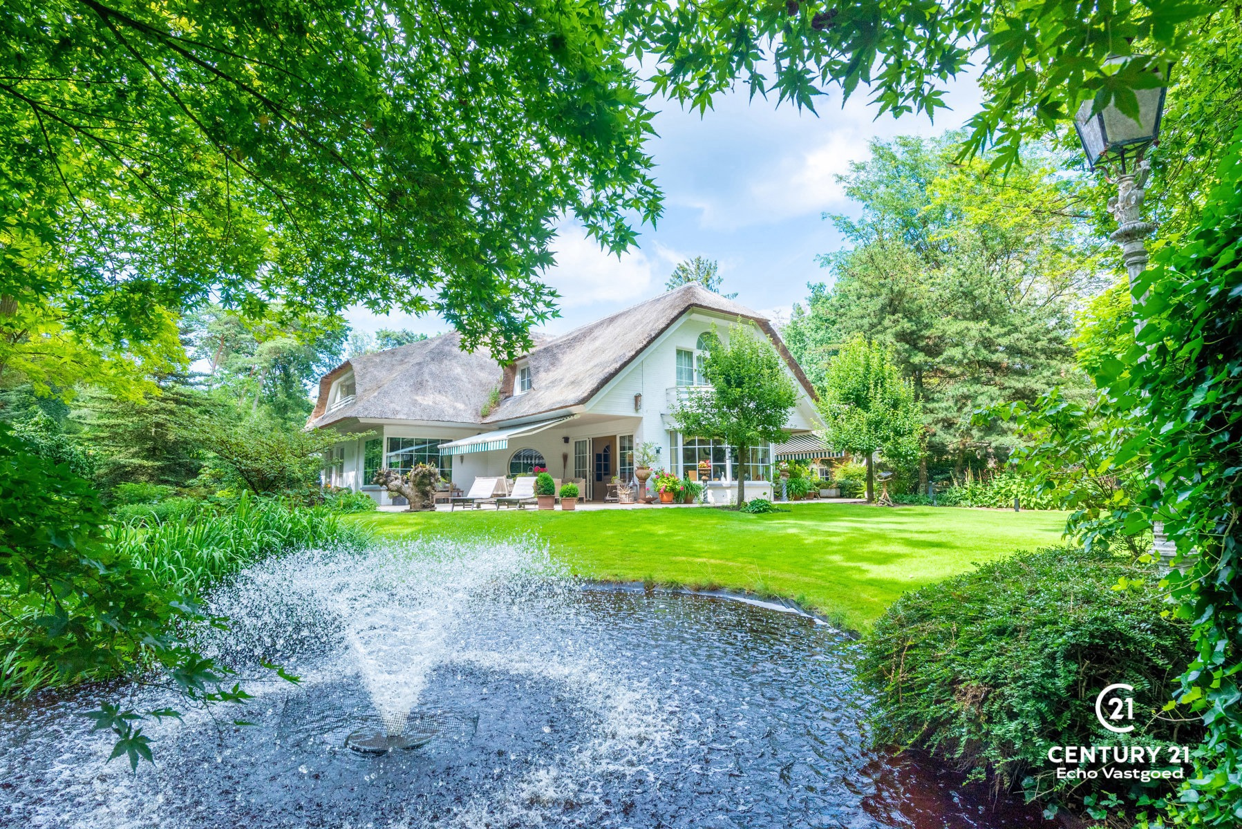 Karaktervol landhuis met prachtige tuin op ca 2202m² - foto 1