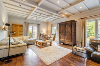 In het geliefde Hollebeek in Temse vind je deze ruime open bebouwing, gelegen op een perceel van bijna 1.000 m². Hier woon je rustig en groen, met...