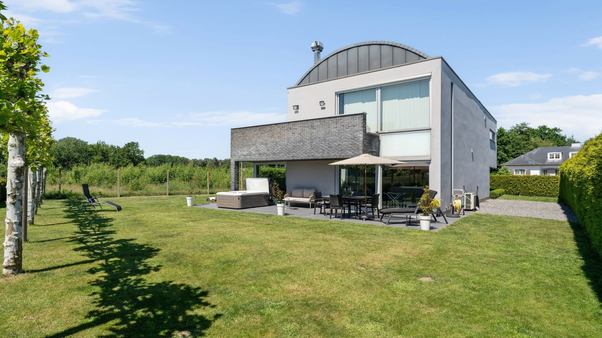 Exceptional design villa at the Herkenrode forest - exclusive living at a prime location. - photo 4