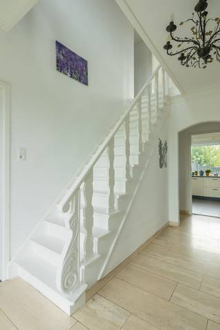 Instapklare gerenoveerde woning te koop op een toplocatie te Lommel!Deze instapklare woning, gelegen in een rustige straat, doch op slechts 1...