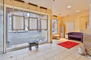 Vlakbij het centrum van Wachtebeke, in één van de hoofdstraten, bieden we u deze gelijkvloerse kantoor- of praktijkruimte aan. De eigendom...