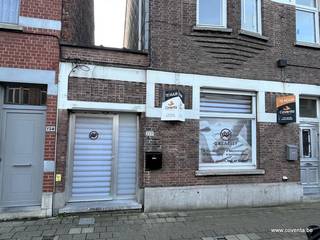 Kantoorruimte van 54m² met kitchenette en berging. Toilet.Troeven?+ Goede commerciële ligging nabij centrum;+ Diverse mogelijkheden;+ Onmiddellijk...