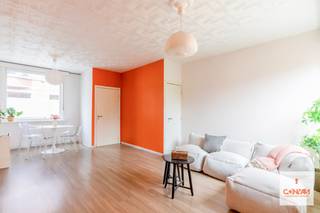 Bent u op zoek naar een woning die u verder kan opfrissen en naar eigen smaak kan inrichten? Dan is deze charmante woning in de Adriaan...