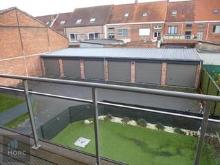 Autobox te koop in het centrum van Eeklo tegen een zacht prijsje. <strong>Momenteel enkel te koop samen met een appartement in dezelfde residentie.</strong><br />Garagebox met verlichting en stopcontact en privatieve sectionale poort<br /><br /><br /><br /><span><strong>Tekoopstelling onder voorwaarden; Zie www.more.be, "bijlagen" en onder voorbehoud van beschikbaarheid.</strong></span>