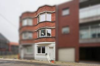 In het hartje van Izegem bevindt zich deze charmante en instapklare rijwoning waar je je meteen thuis voelt.Dankzij de ligging in een rustige,...