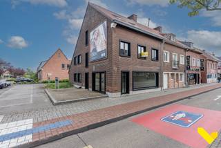 Op zoek naar de ideale combinatie van wonen en werken?Dit volledig gerenoveerde handelspand (135m²) met bovenliggend duplex appartement biedt tal van...