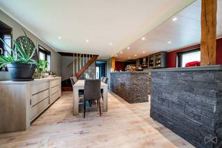 🏡 SPACIEUSE MAISON TROIS CHAMBRES AVEC JARDIN ET VUE DÉGAGÉE.Située dans un environnement agréable, cette maison offre de beaux volumes et une vue...