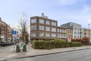 Are you interested in this property for sale in Merksem? Don't hesitate to contact us. Merksem's Dewaele real estate office at...