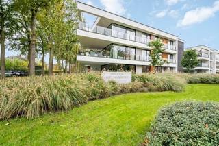 Dit moderne appartement, gebouwd in 2021, ligt aan de Nieuwenhovedreef 37 bus 0202 in Varsenare en biedt u een comfortabele en...