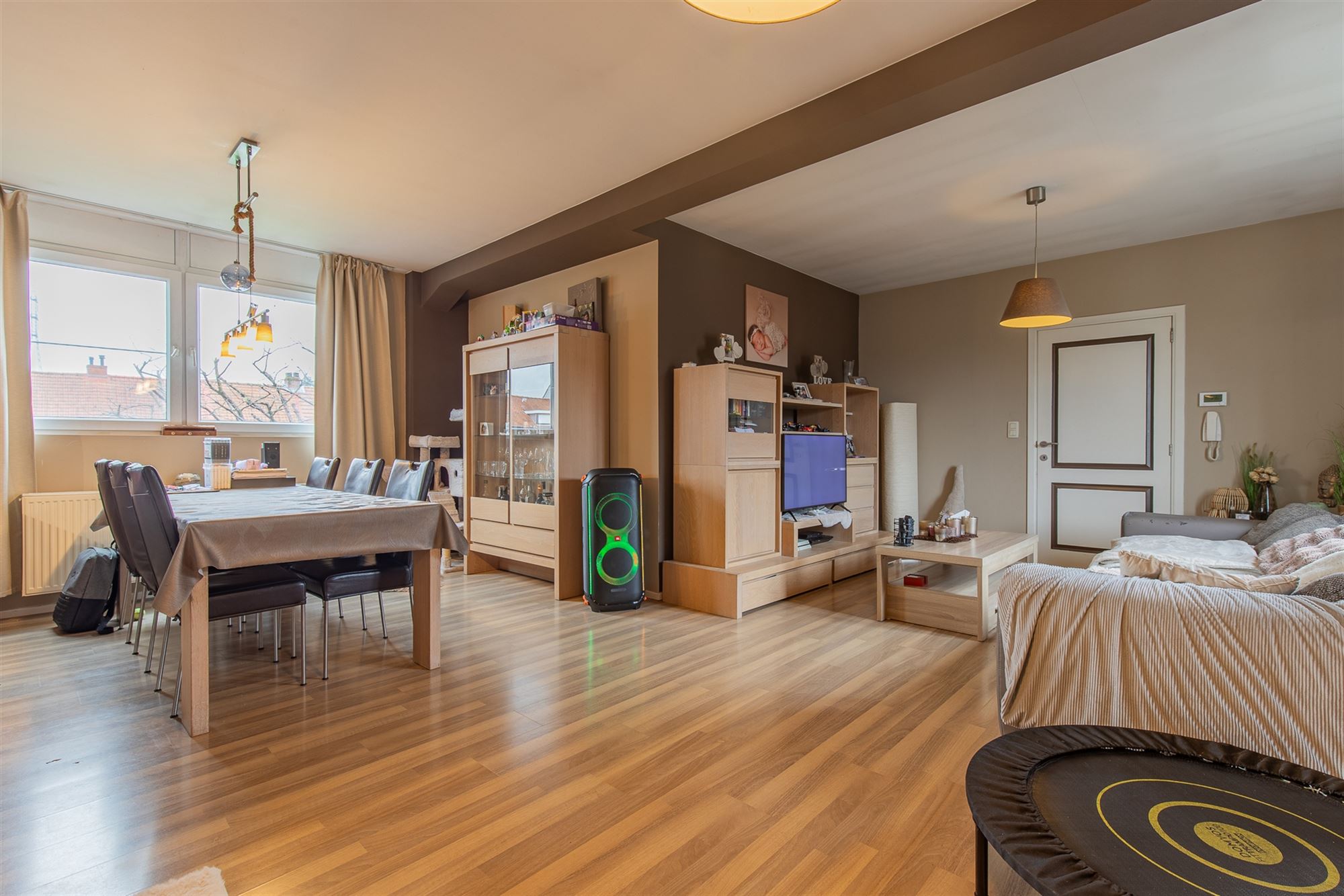 Ruime woning met atelier of opslag. - foto 2