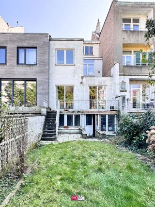 TE LAAT - ONDER OPTIE - BEZOEKEN OPGESCHORT !!! Gelegen in een aangename en rustige wijk, combineert deze prachtige woning moeiteloos comfort en...
