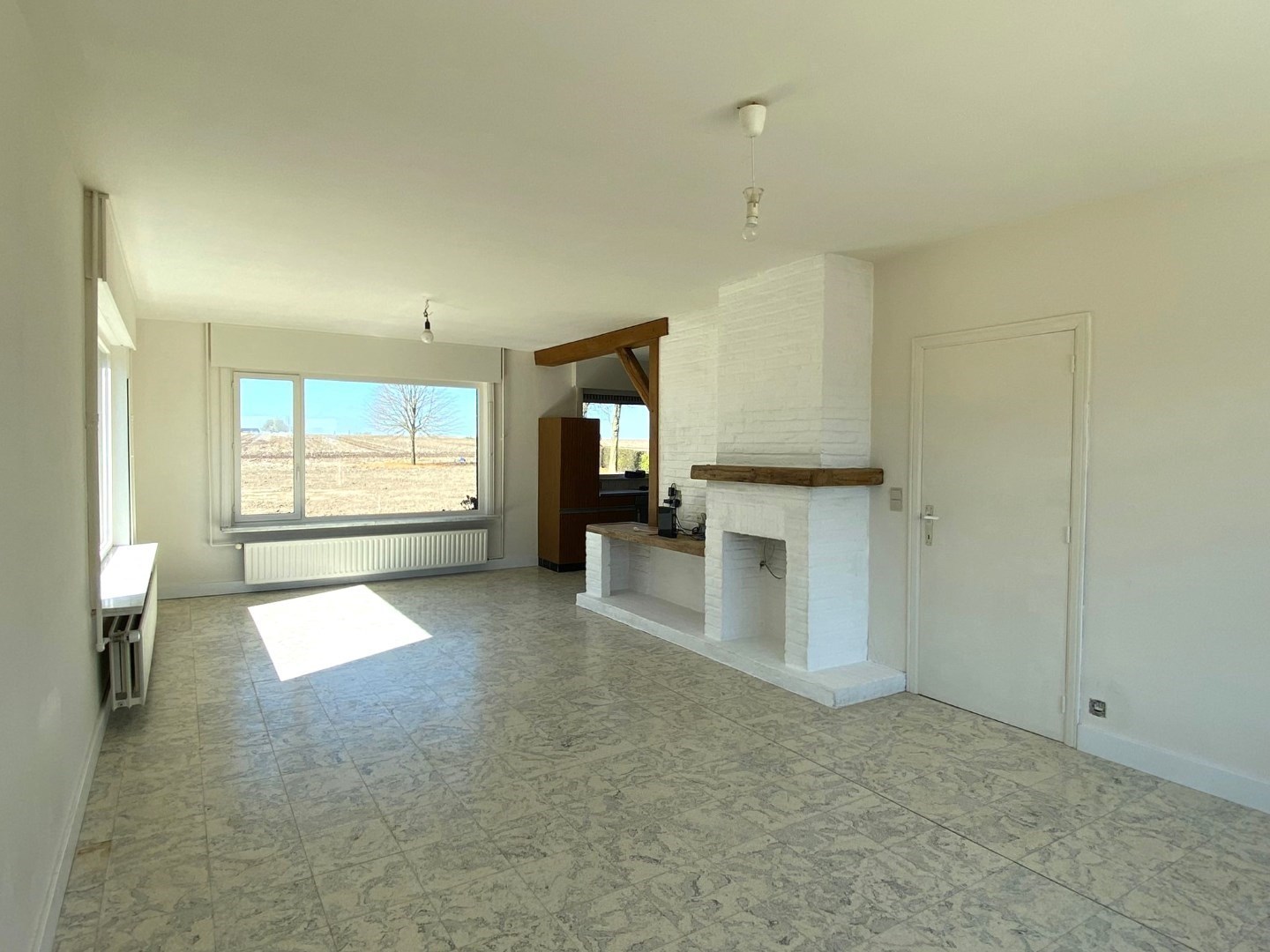 LANDELIJK GELEGEN ALLEENSTAANDE CONCIERGE WONING MET 3 SLPKS | GROTE TUIN - foto 2