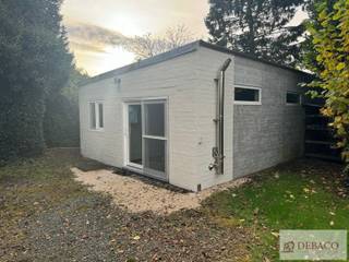 Rustig gelegen gelijkvloerse woning te Herenthout!Deze woning is gelegen in een doodlopende straat en een groene omgeving.De woning bestaat uit een...