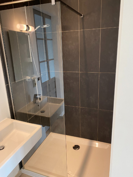 --- NIEUW --- Gerenoveerd en energiezuinig 1-slaapkamerappartement met ruim terras op toplocatie nabij Sint-Pietersstation! - foto 4