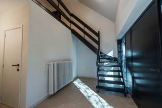 Op zoek naar een stijlvolle en energiezuinige woning met veel ruimte en comfort? Deze volledig gerenoveerde villa in Izegem biedt alles wat u...