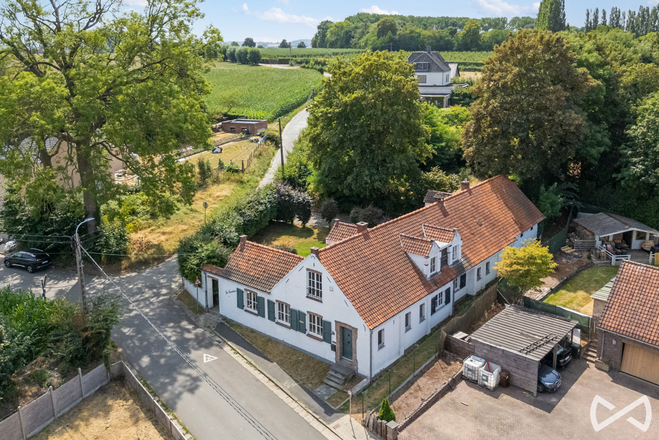 Centraal gelegen karaktervolle hoevewoning omgeven in oase van groen - foto 1