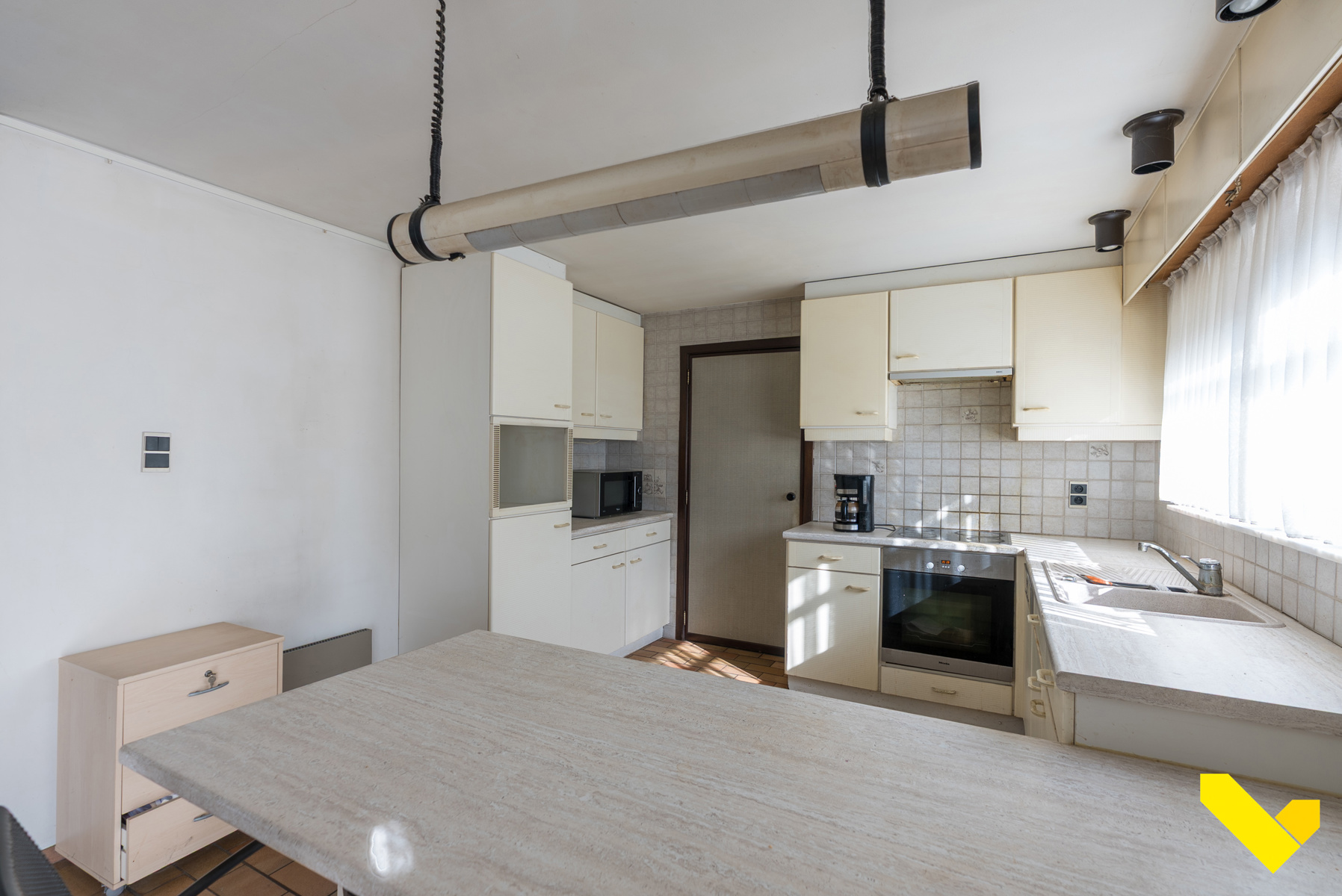 Te renoveren rustig gelegen gelijkvloerse woning. - foto 5