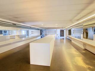 Handelspand van ca. 300 m² te huur op centrale ligging met visibiliteit in Torhout.Indeling van het pand:- open ruimte - aparte keuken -...