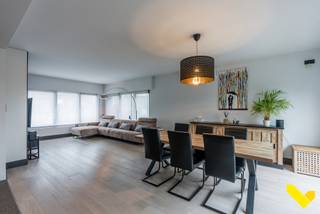 Energiezuinige instapklare splitlevelwoning met ruime hal.Bent u op zoek naar een instapklare woning met veel ruimte en professionele mogelijkheden...