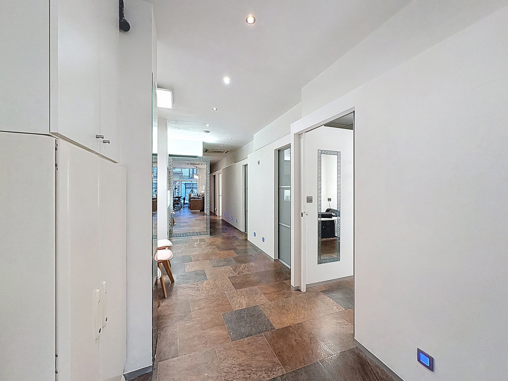 Handelspand met 8 praktijkruimtes in centrum Geraardsbergen - foto 3