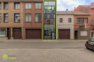 Deze centraal gelegen architecturale woning met een bewoonbare oppervlakte van 139m², beschikt over een trendy industriële inrichting, een patio...