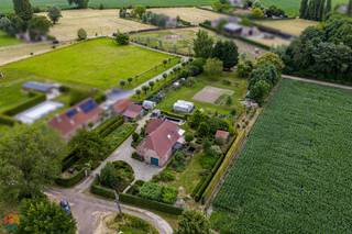 Op een uitstekende locatie in een groene en rustige omgeving te Koningshooikt bevindt zich deze uitzonderlijke lhoeve op een prachtig...