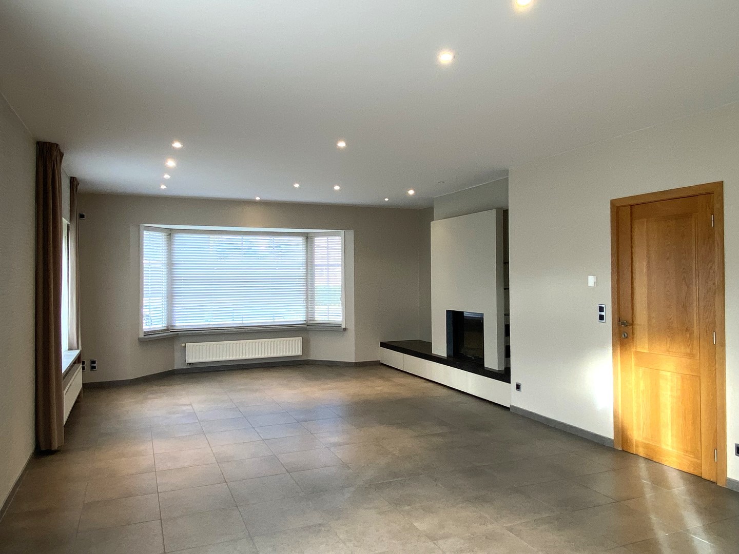 KARAKTERVOLLE WONING MET ZONGERICHTE TUIN | 4 SLPKS | 2 GARAGES - foto 4