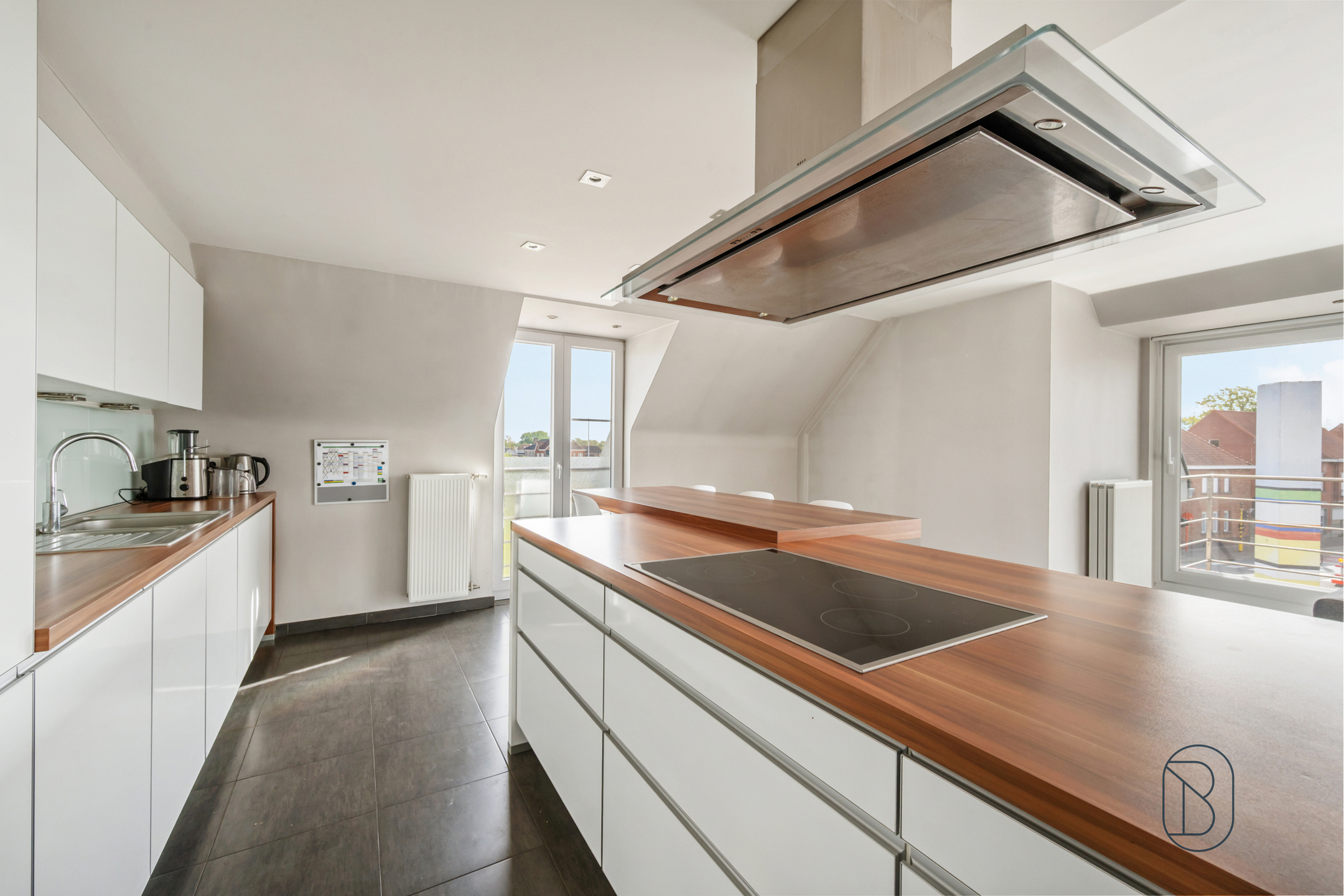 Lichtrijk appartement met garage en balkon - foto 4