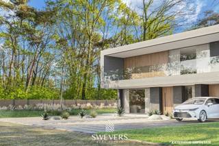 Voor meer info en foto’s, surf naar www.swevers.be – Rust, groen en een harmonieuze omgeving. Welkom in de bijzonder gegeerde Kayenberg wijk te...