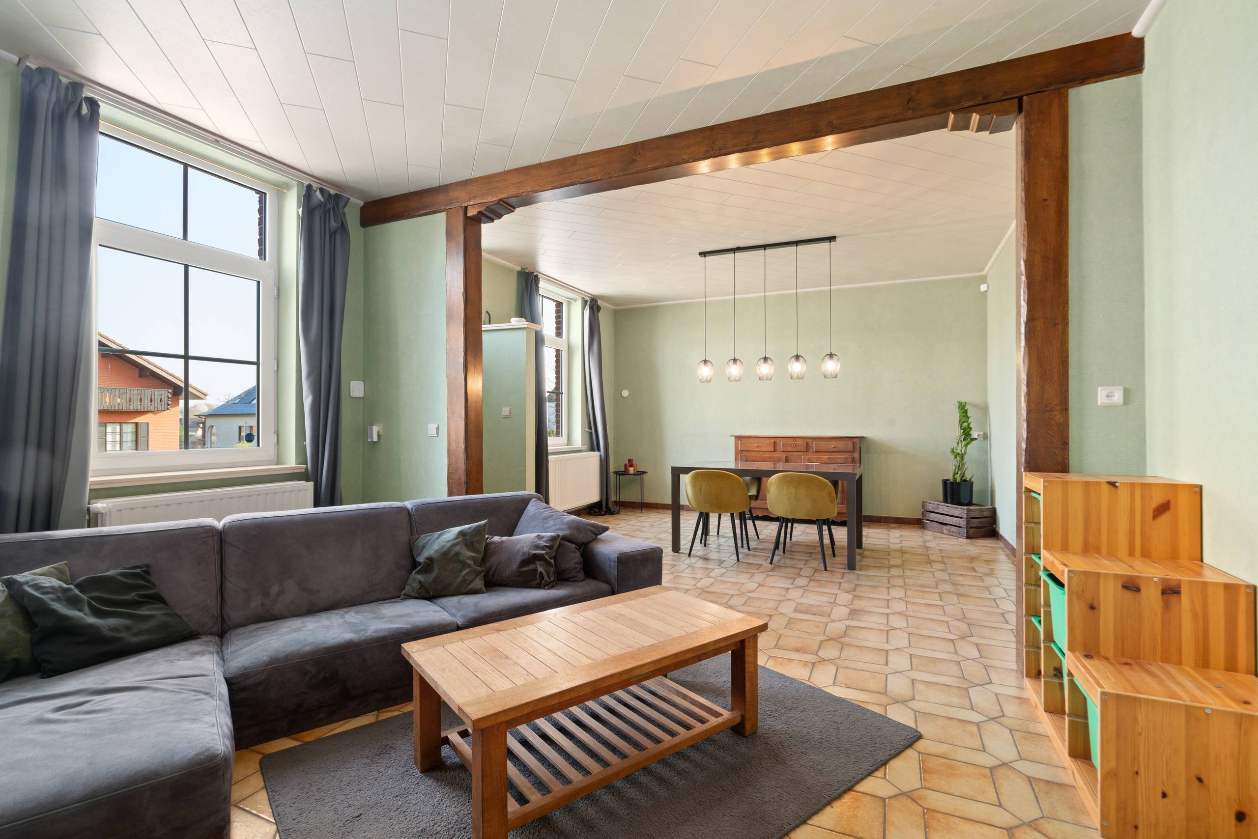 Ruime woning met 4 slaapkamers, 2 badkamers en grote tuin - foto 4