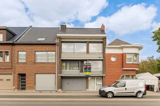 BENT U OP ZOEK NAAR EEN BIJZONDER RUIME STADSWONING MET KARAKTER, POTENTIEEL ÉN EEN UNIEKE BUITENRUIMTE? DAN IS DEZE VERRASSEND RUIME WONING...