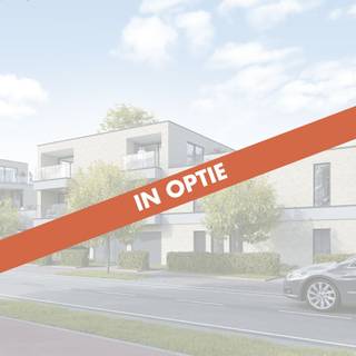 <span><span><span><span><span><span><span><span><span><span><span><strong>Nieuwbouwproject Pierre in een groen woonpark</strong></span></span></span></span></span></span></span></span></span></span></span><br /><span><span><span><span><span><span><span><span><span><span> </span></span></span></span></span></span></span></span></span></span><br /><span><span><span><span><span><span><span><span><span><span><span><strong>Uniek en gedurfd wonen in Genk</strong><br /><br />Vlakbij het centrum van Genk verrijst binnenkort residentie Pierre, een nieuw woonpark op de voormalige site van steenkapper Pierre Gregoor. Dit project combineert moderne architectuur en groene omgevingen, ontworpen door architectenkantoor Drieskens &amp; Dubois.<br /><br /><strong>Centrale ligging</strong><br /><br />Het woonpark bevindt zich op minder dan 800 meter van het stadscentrum van Genk. Dit betekent dat het zowel te voet als met de fiets vlot bereikbaar is. Daarnaast is de ligging gunstig ten opzichte van belangrijke wegen, zoals de E314, en het openbaar vervoer. In de buurt zijn scholen, supermarkten, een krantenwinkel en bushaltes te vinden, wat het dagelijkse leven vergemakkelijkt.<br /><br /><strong>Duurzaam en energiezuinig</strong><br /><br />De woningen in residentie Pierre combineren comfort en duurzaamheid. Met een E-Peil van E20 hebben de woningen een uitzonderlijk laag energieverbruik. Dit wordt bereikt door het gebruik van zonnepanelen, een geavanceerd ventilatiesysteem (type D met warmteterugwinning) en een efficiënte warmtepomp. Hierdoor geniet u van een toekomstbestendige, energiezuinige woning.<br /><br /><strong>Stijlvolle architectuur en natuurlijk licht</strong><br />De architectuur van het project is ontworpen met veel aandacht voor natuurlijke lichtinval. Hierdoor voelen de ruimtes groot en helder aan. Elke woning beschikt over een ruim terras, ideaal om te ontspannen in de buitenlucht. Daarnaast hebben de woningen een parkeerplaats en een berging in de ondergrondse parkeergarage voor extra gemak.<br /><br /><strong>Prijzen en woonoppervlakte</strong><br />De woningen zijn beschikbaar vanaf €289 000 (exclusief BTW, registratierechten en aankoop parkeerplaats en berging). De bruto bewoonbare oppervlakten variëren van 82 m² tot 105 m².</span></span></span></span></span></span></span></span></span></span></span><br /> 