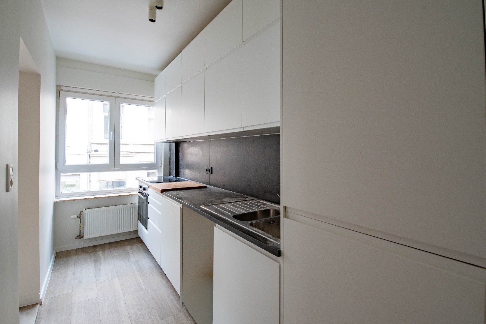 Volledig gerenoveerd appartement met 2 slk en terras - foto 4