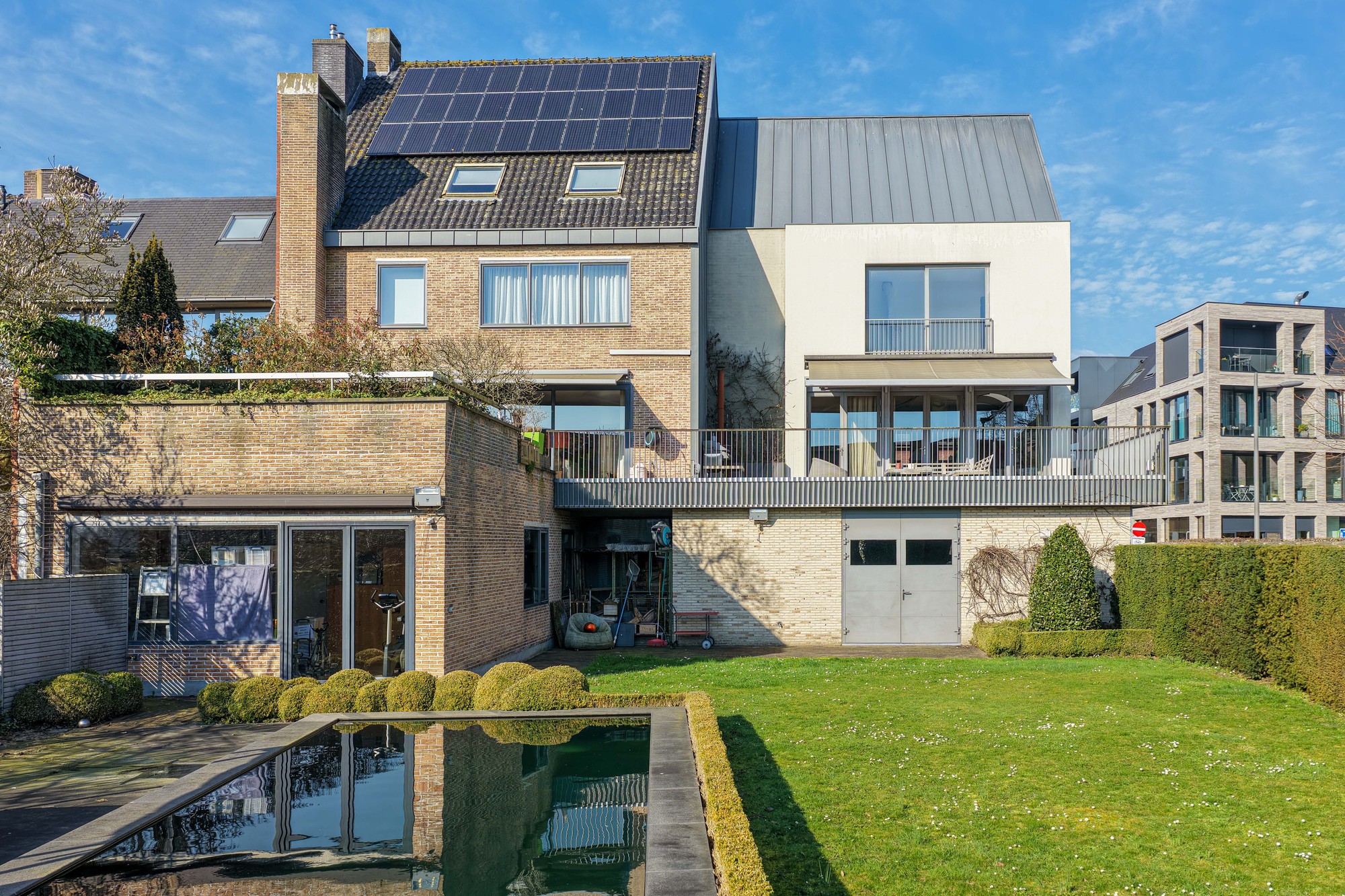 Heel ruime stadswoning met kantoren en tuin - foto 2