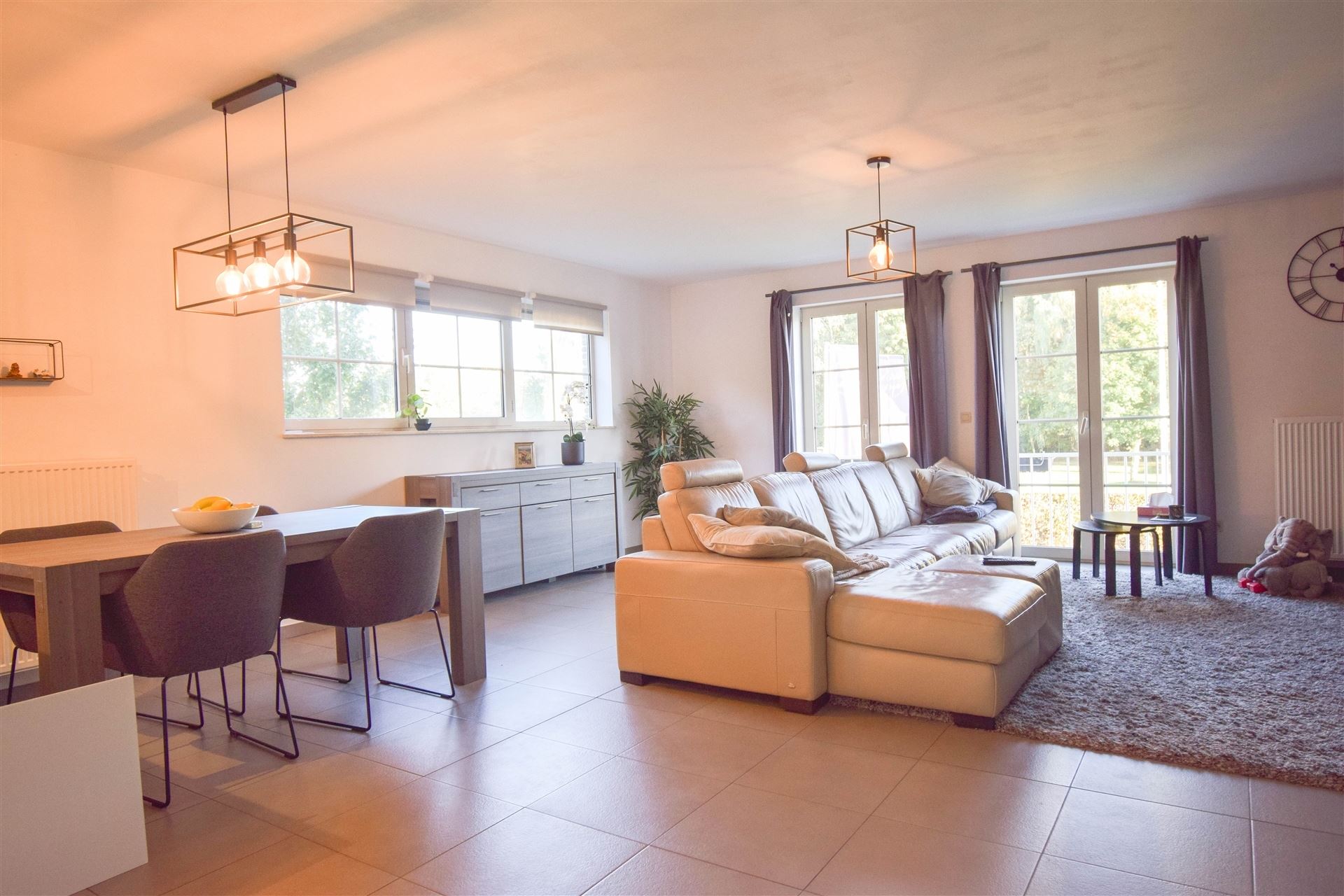 Instapklaar 2 slaapkamer appartement met garage - foto 3