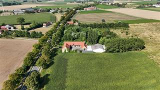 ATTENTION ! ACHAT EN BAIL EMPHYTEOTIQUE (Durée à discuter). MAISON A RENOVER AVEC GRANGE ET DÉPENDANCES, SITUÉE DANS UN ENVIRONNEMENT...