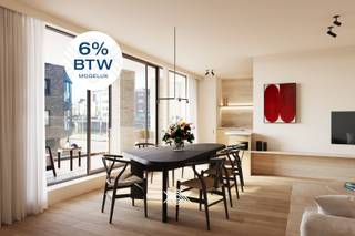 Dit drieslaapkamer appartement van 131 m² op de 2de en 3de verdieping beschikt op het 1ste niveau over een vestiaire, een toilet, een eet-...
