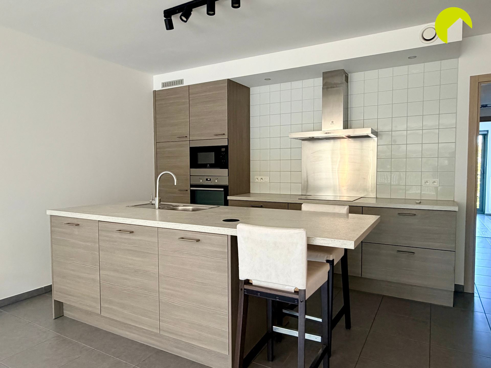 Ruim 3-slaapkamer appartement met 2 terrassen! - foto 4