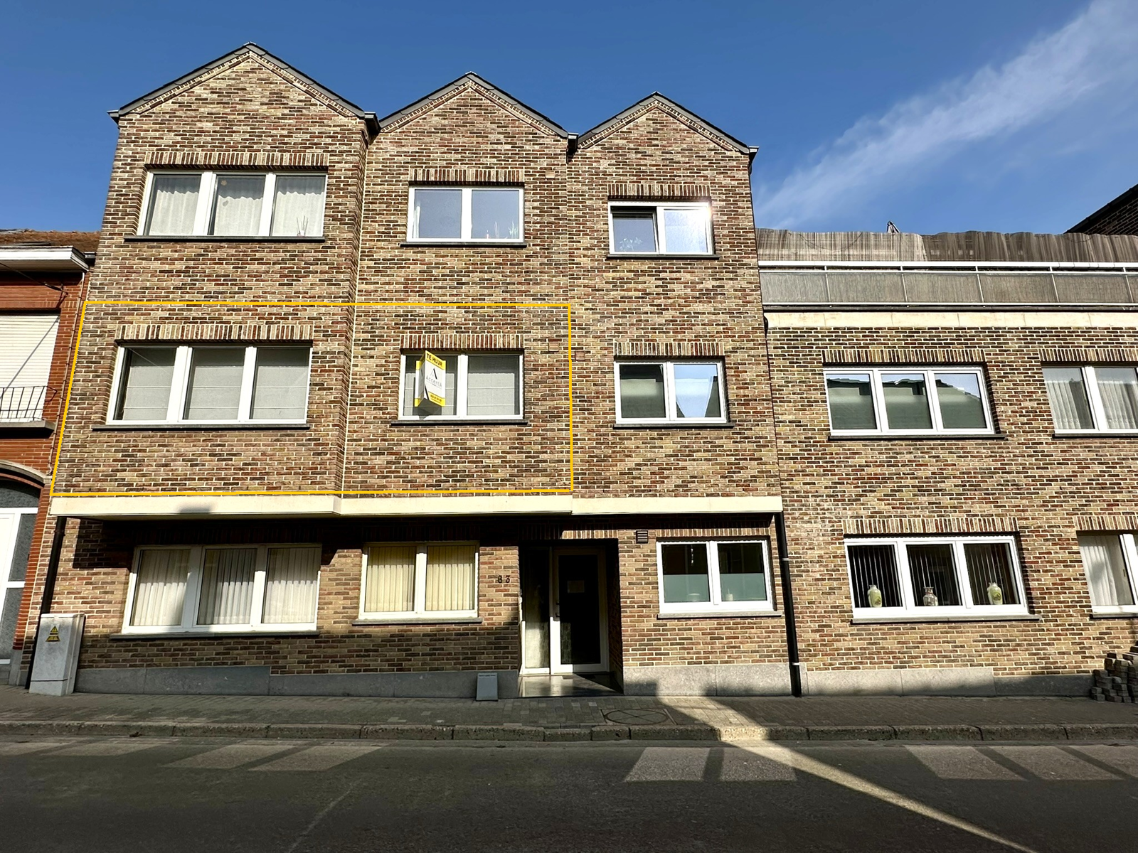 Appartement met 2 slaapkamers en garage te Denderleeuw - foto 1