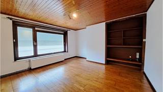 <strong>Comfortabel en energiezuinig appartement</strong> met 1 slaapkamer en <strong>TERRAS </strong>op een interessante ligging vlakbij de dorpskern van <strong>Aartrijke </strong>een deelgemeente van Zedelgem. <br /><strong>+ Energielabel B !</strong><br />+ Zonnepanelen aanwezig !<br /><br />Omvat een inkom lichtrijke living, ingerichte keuken, berging, slaapkamer, badkamer met ligbad douche combi en toilet en een terras.<br />#leukwonen #aartrijke #zedelgem<br /><br />Beschikbaar Onmiddellijk vrij !