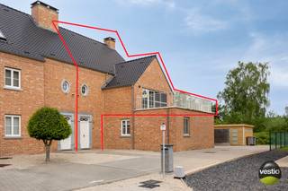 Duplexappartement gelegen te Munsterbilzen, Vlekkert 10 bus 1.Dit stijlvolle duplexappartement bevindt zich in een rustige en groene omgeving, op...