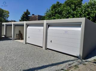 <p><span>GARAGE BOX FOR RENT IN GERAARDSBERGEN</span></p><p><span> </span></p><p><span>These garage boxes are located on a side street of the Hoge Buizemont.</span></p><p><span> </span></p><p><span>The garage boxes are very centrally located, near the center and the train station of Geraardsbergen.</span></p><p><span> </span></p><p><span>Suitable for parking a car or as storage space for furniture and other personal belongings.</span></p><p><span> </span></p><p><span>Rent price: 1000€ / year. </span></p><p><span>Rental deposit of 1000€.</span></p><p><span> </span></p><p><span>Please respond to the ad, we will call you to schedule an appointment. </span></p>