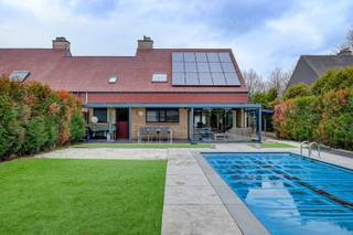 Deze lichtrijke, energiezuinige en instapklare woning op het Broedersveld is het voorlaatste huis in een doodlopend straatje met veel groen...