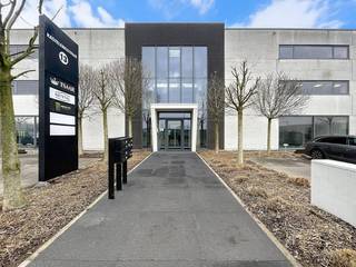 In de industriezone Hogenakkerhoek in Kruibeke bevindt zich deze ruime kantoorruimte van 163 m², gelegen op de tweede verdieping van een...