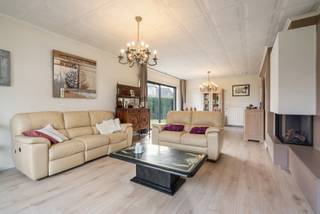 Ben je op zoek naar een ruime open bebouwing met voldoende parkeermogelijkheden en een rustige ligging? Zoek niet verder! Deze woning in Moorsel...